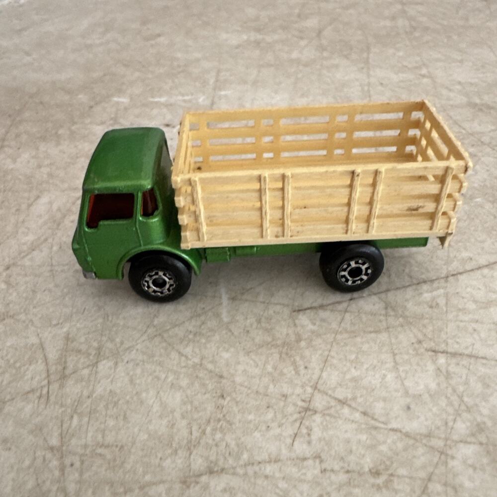 MATCHBOX SUPERFAST #71 GREEN YELLOW CATTLE TRUCK